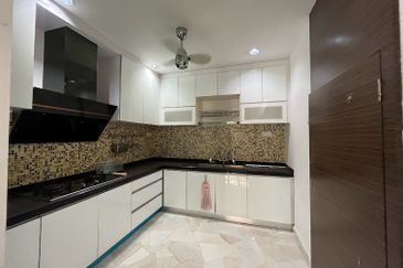 Jalan Suasana, Bandar Tun Hussein Onn