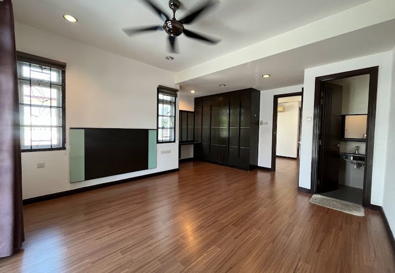 Jalan Suasana, Bandar Tun Hussein Onn