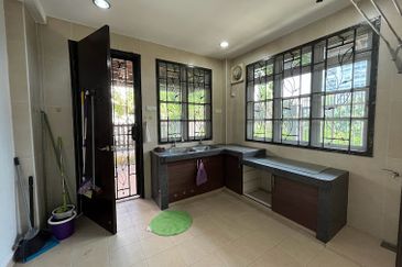 Jalan Suasana, Bandar Tun Hussein Onn