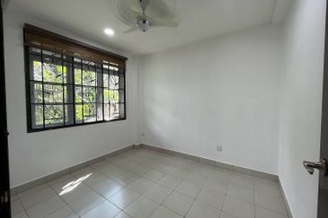 Jalan Suasana, Bandar Tun Hussein Onn