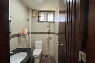 Jalan Suasana, Bandar Tun Hussein Onn