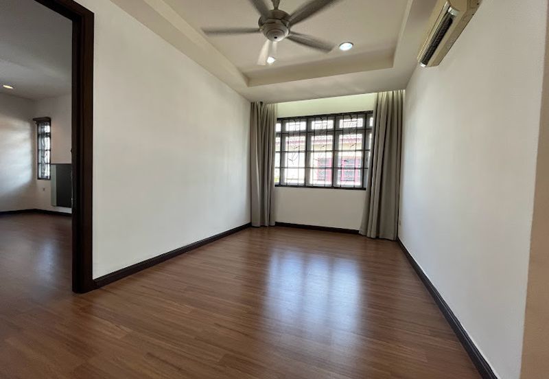 Jalan Suasana, Bandar Tun Hussein Onn