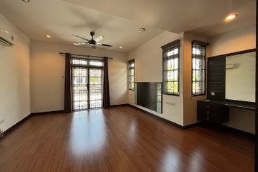 Jalan Suasana, Bandar Tun Hussein Onn