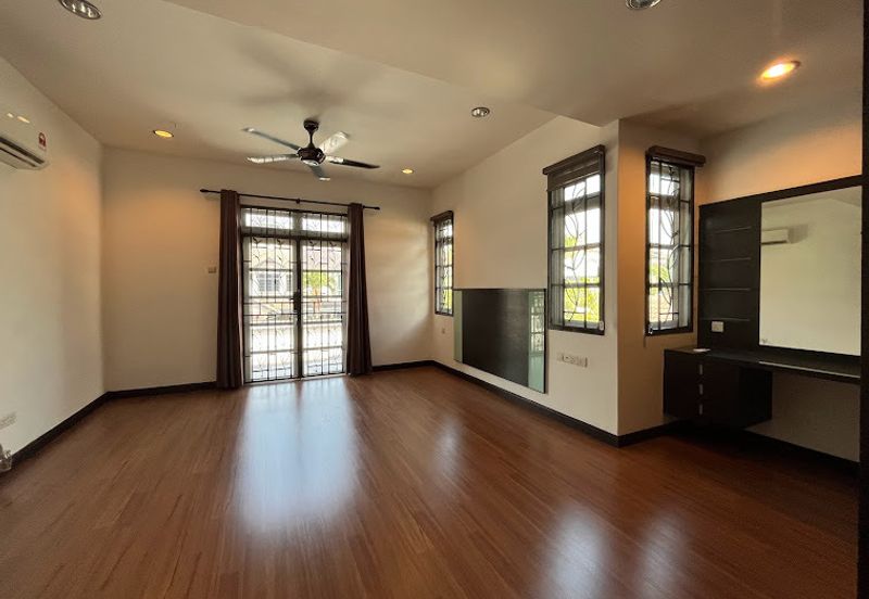 Jalan Suasana, Bandar Tun Hussein Onn