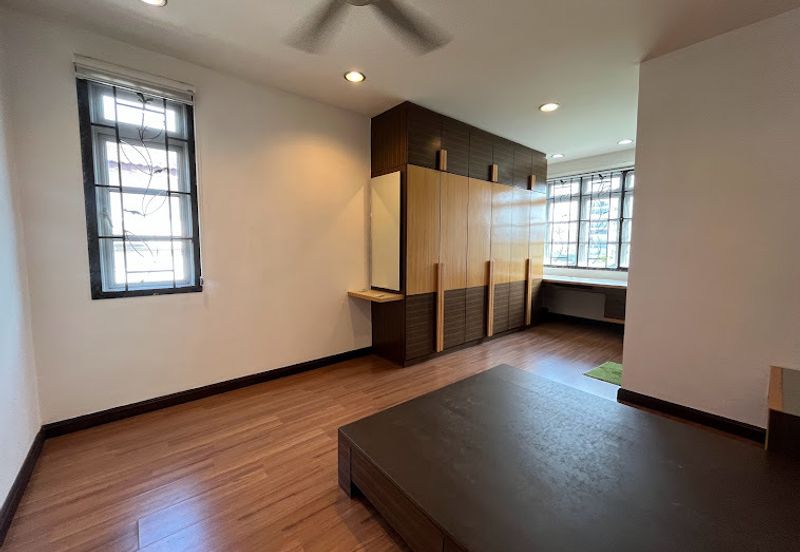 Jalan Suasana, Bandar Tun Hussein Onn