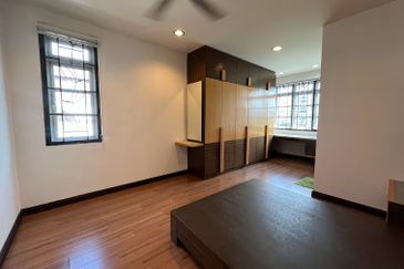 Jalan Suasana, Bandar Tun Hussein Onn