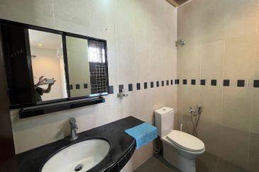 Jalan Suasana, Bandar Tun Hussein Onn