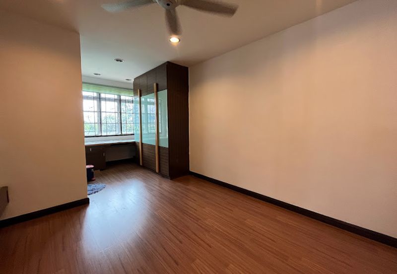 Jalan Suasana, Bandar Tun Hussein Onn