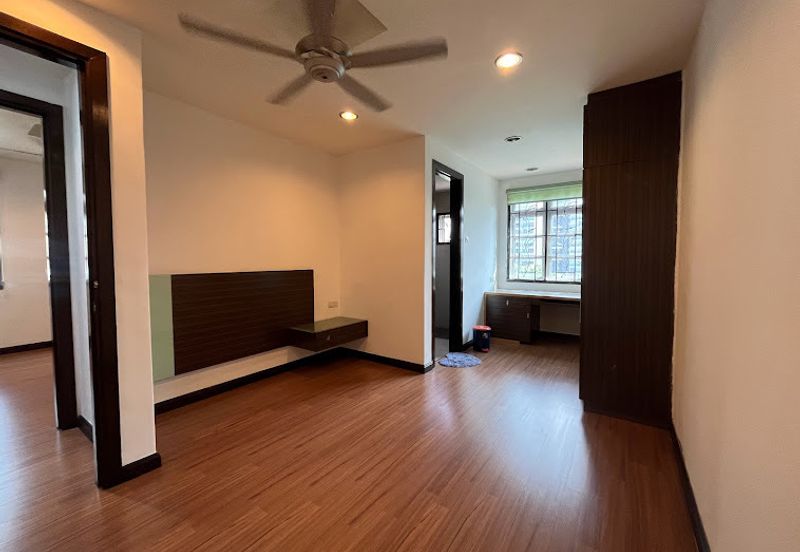 Jalan Suasana, Bandar Tun Hussein Onn