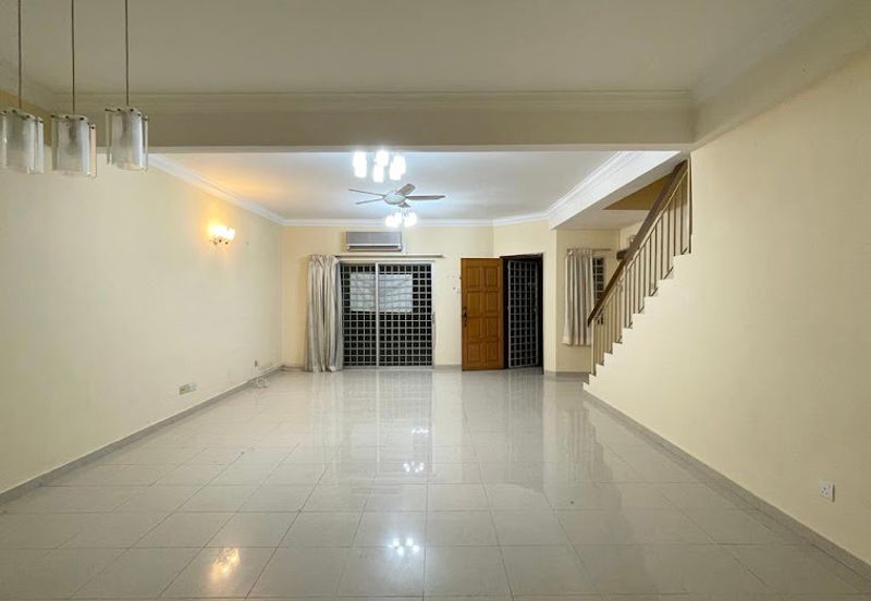 Taman Cheras Mewah, Near by The Peak and shop lot, freehold 2 Sty[20x70]