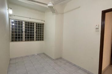 Taman Cheras Mewah, Near by The Peak and shop lot, freehold 2 Sty[20x70]