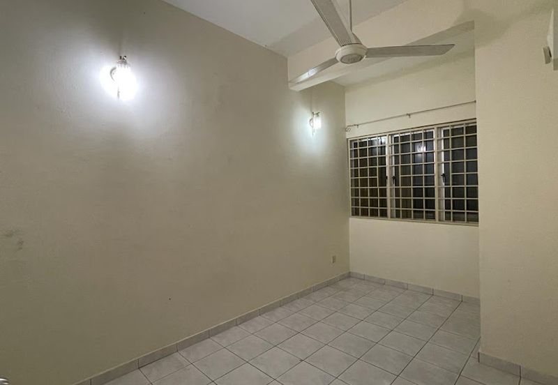 Taman Cheras Mewah, Near by The Peak and shop lot, freehold 2 Sty[20x70]