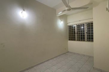 Taman Cheras Mewah, Near by The Peak and shop lot, freehold 2 Sty[20x70]