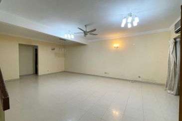 Taman Cheras Mewah, Near by The Peak and shop lot, freehold 2 Sty[20x70]