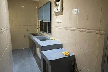 Taman Cheras Mewah, Near by The Peak and shop lot, freehold 2 Sty[20x70]