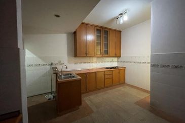 Taman Cheras Mewah, Near by The Peak and shop lot, freehold 2 Sty[20x70]