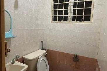 Taman Cheras Mewah, Near by The Peak and shop lot, freehold 2 Sty[20x70]