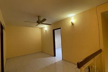 Taman Cheras Mewah, Near by The Peak and shop lot, freehold 2 Sty[20x70]