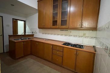 Taman Cheras Mewah, Near by The Peak and shop lot, freehold 2 Sty[20x70]