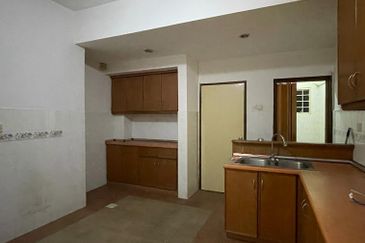 Taman Cheras Mewah, Near by The Peak and shop lot, freehold 2 Sty[20x70]