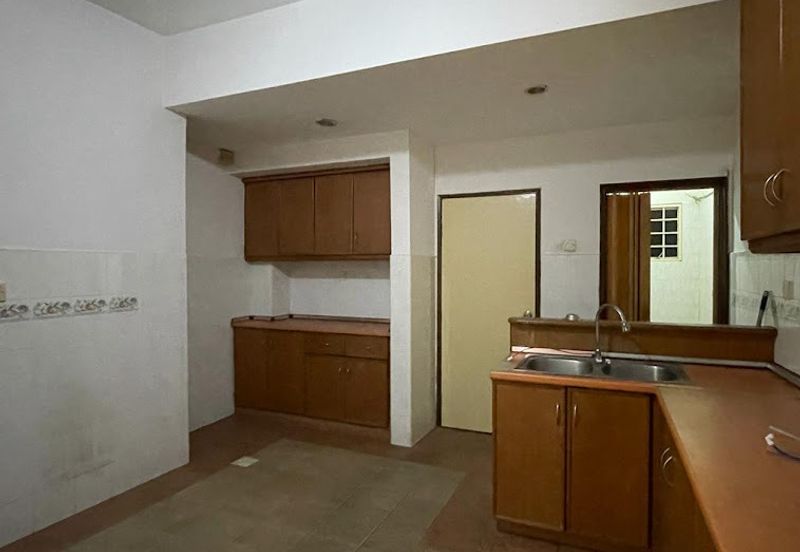 Taman Cheras Mewah, Near by The Peak and shop lot, freehold 2 Sty[20x70]