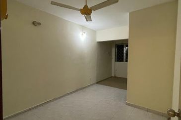 Taman Cheras Mewah, Near by The Peak and shop lot, freehold 2 Sty[20x70]