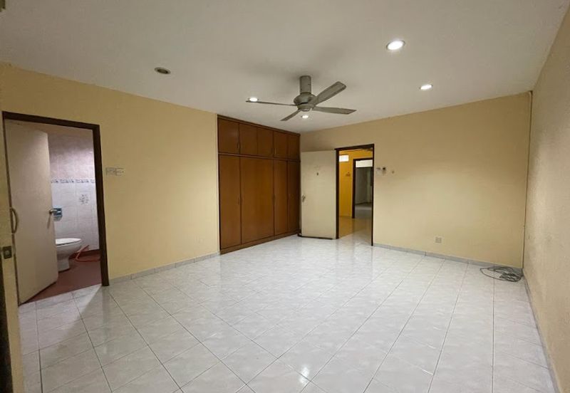 Taman Cheras Mewah, Near by The Peak and shop lot, freehold 2 Sty[20x70]