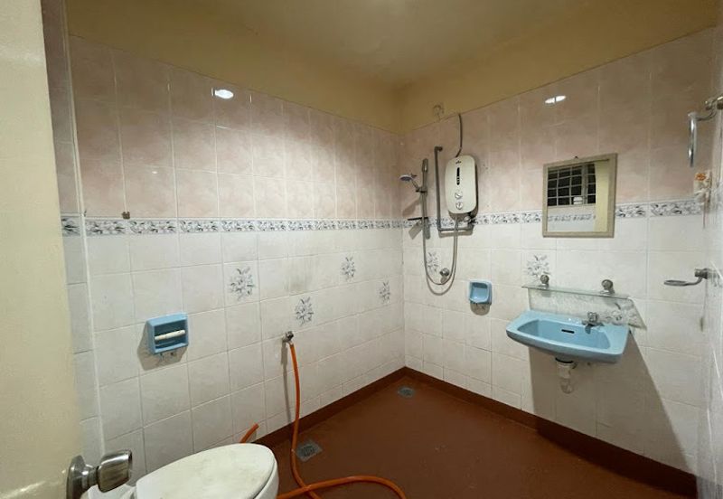 Taman Cheras Mewah, Near by The Peak and shop lot, freehold 2 Sty[20x70]