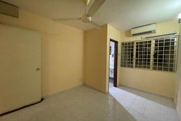Taman Cheras Mewah, Near by The Peak and shop lot, freehold 2 Sty[20x70]