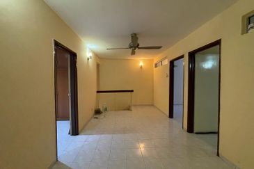 Taman Cheras Mewah, Near by The Peak and shop lot, freehold 2 Sty[20x70]
