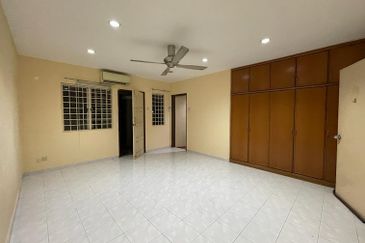 Taman Cheras Mewah, Near by The Peak and shop lot, freehold 2 Sty[20x70]