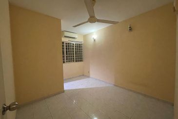 Taman Cheras Mewah, Near by The Peak and shop lot, freehold 2 Sty[20x70]