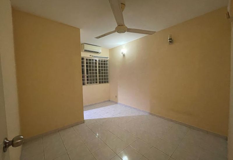 Taman Cheras Mewah, Near by The Peak and shop lot, freehold 2 Sty[20x70]