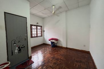 Jalan Suasana, Bandar Tun Hussein Onn