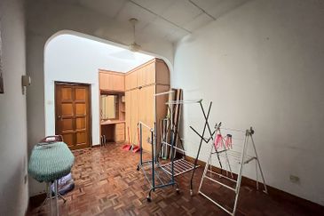 Jalan Suasana, Bandar Tun Hussein Onn