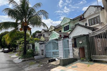 Jalan Suasana, Bandar Tun Hussein Onn