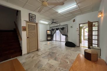 Jalan Suasana, Bandar Tun Hussein Onn