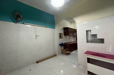 Jalan Suasana, Bandar Tun Hussein Onn