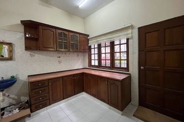 Jalan Suasana, Bandar Tun Hussein Onn