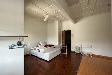 Jalan Suasana, Bandar Tun Hussein Onn