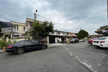 Taman Murni,Freehold 3 Sty Shop Lot, near Mrt,20x70