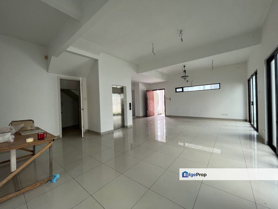 Sunville Residence,Freehold 3 Sty Semi D,Private lift,big L/A at back, Selangor, Kajang