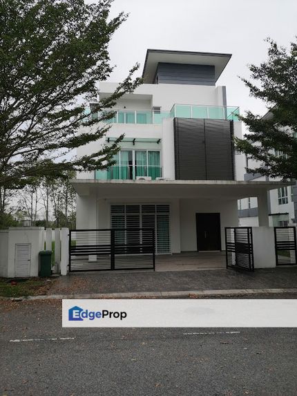 Suria Villa 3 Sty Conner Bungalow lot,more parking place, Selangor, Kajang