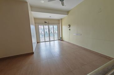 Jalan Suasana, Bandar Tun Hussein Onn