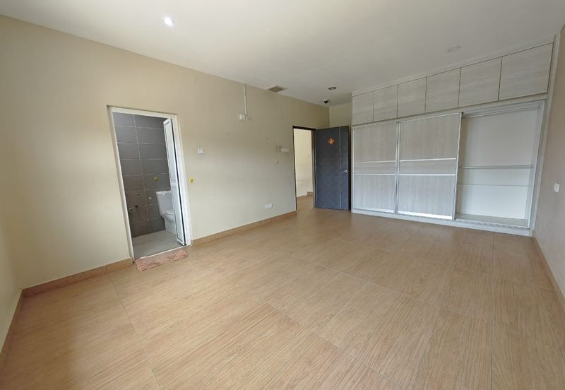 Jalan Suasana, Bandar Tun Hussein Onn