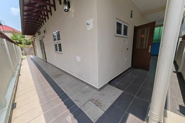 Jalan Suasana, Bandar Tun Hussein Onn