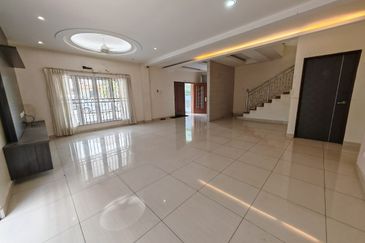 Jalan Suasana, Bandar Tun Hussein Onn