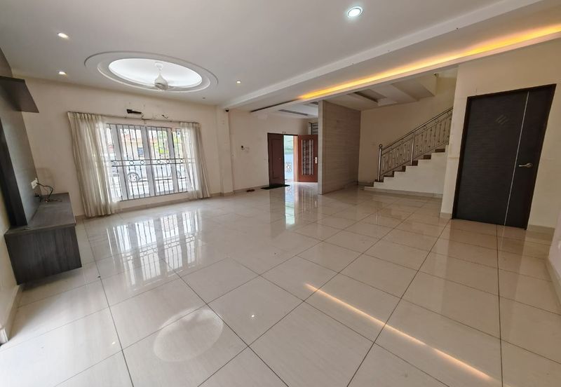 Jalan Suasana, Bandar Tun Hussein Onn