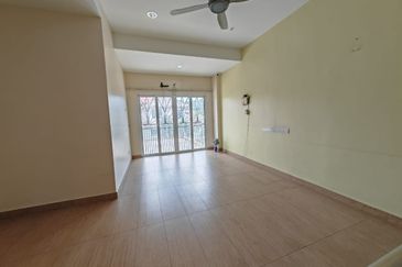 Jalan Suasana, Bandar Tun Hussein Onn