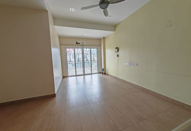 Jalan Suasana, Bandar Tun Hussein Onn